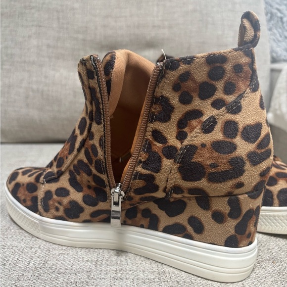 CCOCCI FAUX SUEDE LEOPARD PRINT PLATFORM WEDGE SNEAKER ANKLE BOOTIE SZ 8 - Picture 7 of 10